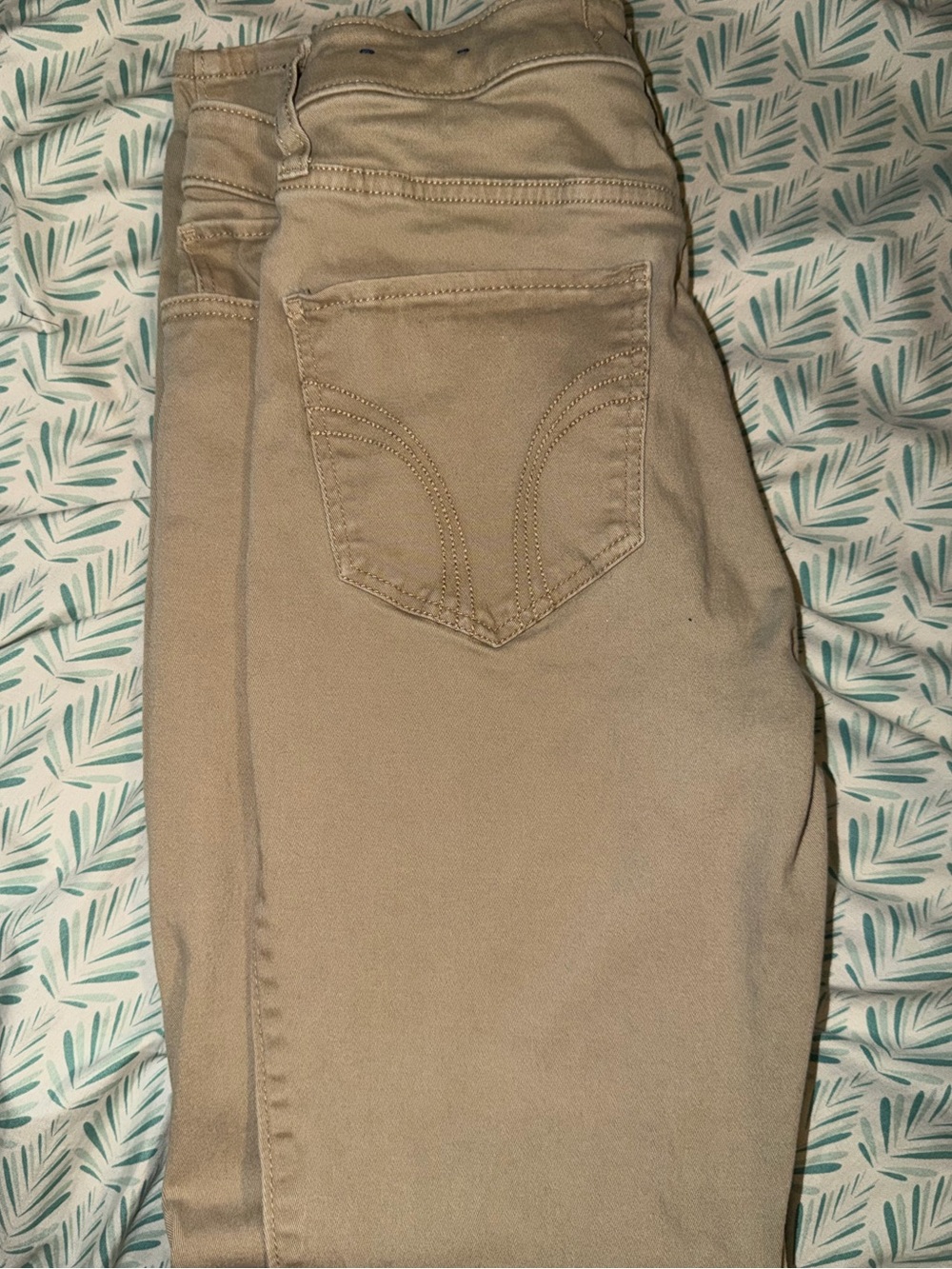 Hollister Women's Skinny Jeans in Khaki